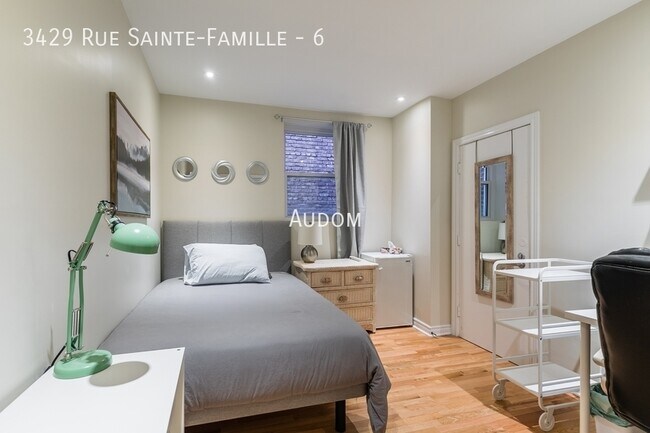 Building Photo - 3429 Rue Sainte-Famille