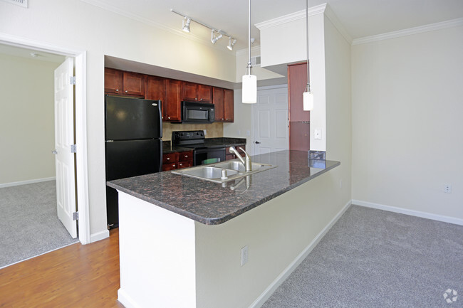 2BR, 2BA - 1202 SF - Cortland Congress Park