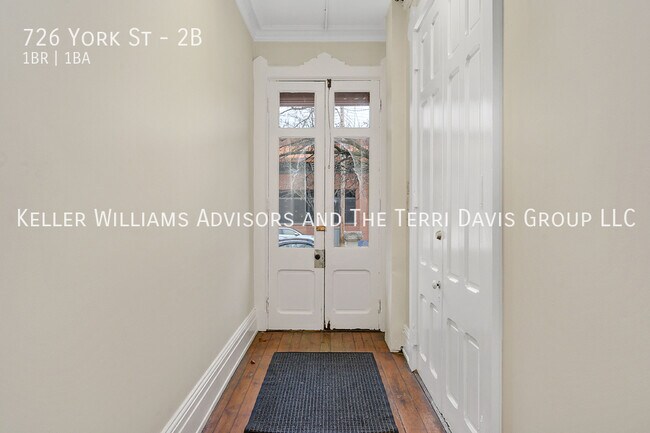 Building Photo - 726 York St - 2B