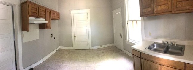 Building Photo - 202 Filhiol Ave