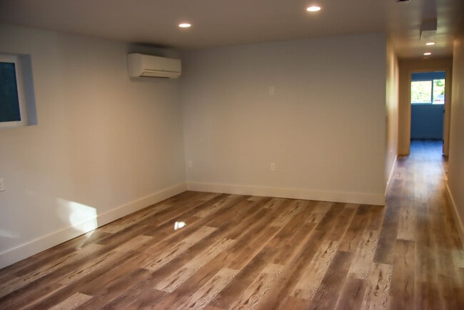 Foto del edificio - 8843 18th Ave SW