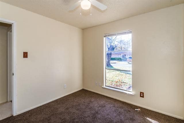 Building Photo - 2028 Moline Dr