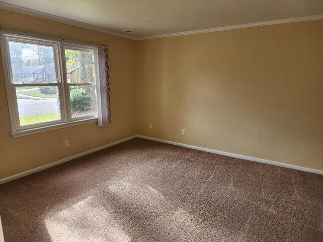 Foto del edificio - SPACIOUS 3 BERDOOM 2.5 BATH BRICK RANCH IN...