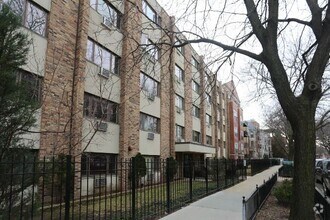 Building Photo - 628 W Wrightwood Ave