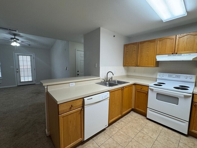 Building Photo - Gated Community - 1 Bedroom minutes to Amelia Island
