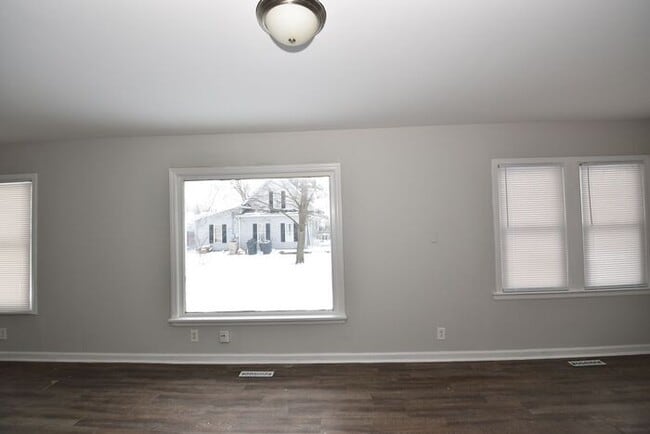 Foto del edificio - River Park Charming 3 bedroom Single Family Home