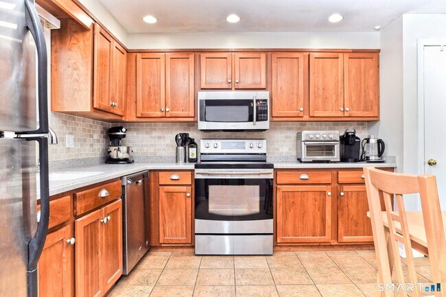Building Photo - 50 Duke Dr
