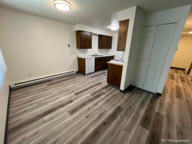 Building Photo - South Valley 3 br/1 ba Rancher Duplex