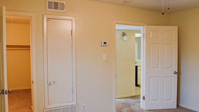 Foto del edificio - 3308 Burke Rd