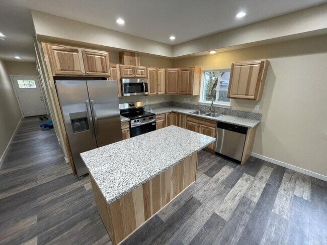 Foto del edificio - 441 NE Denver St