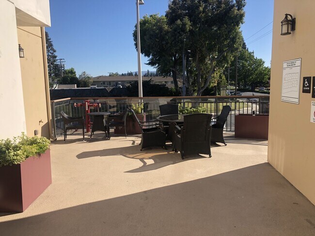 Foto del edificio - Newhall, Santa Clara