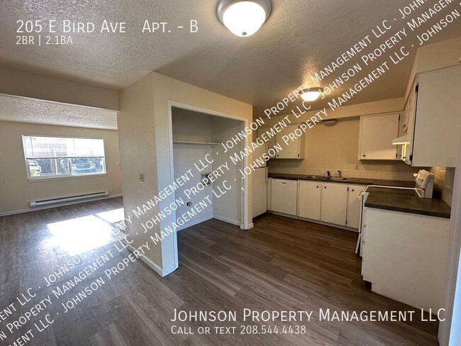Building Photo - 205 E Bird Ave