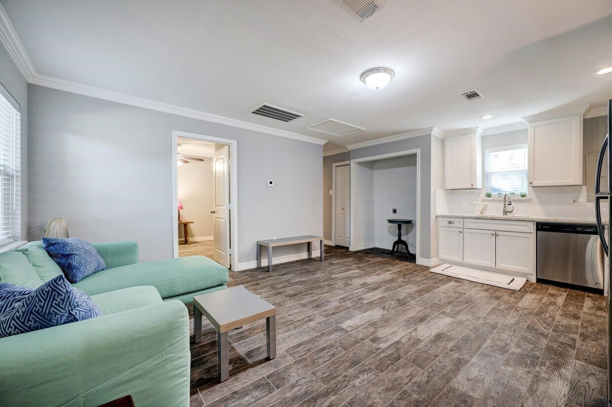 Foto del edificio - 7206 Bayou Woods Dr