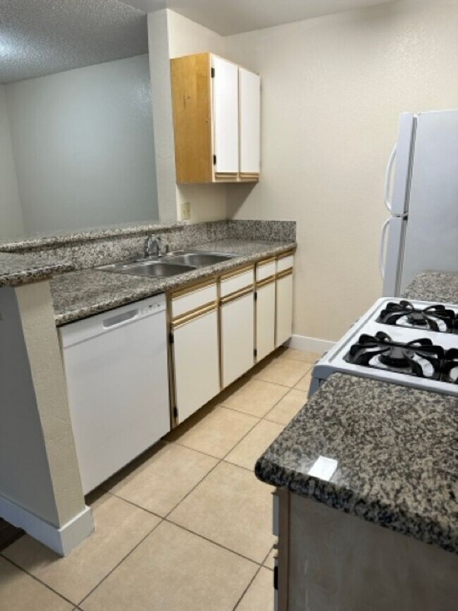 Foto del edificio - 1 bedroom in Amazing Community!