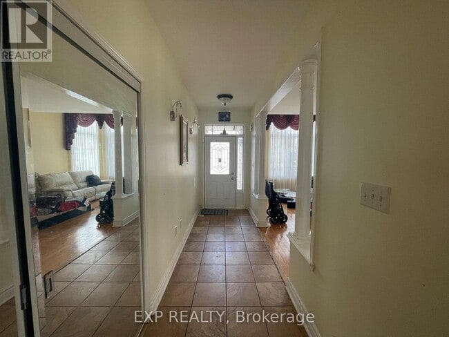 Building Photo - 37 Bayhampton Dr