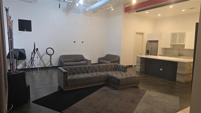 Foto del edificio - 1371 Crampton St