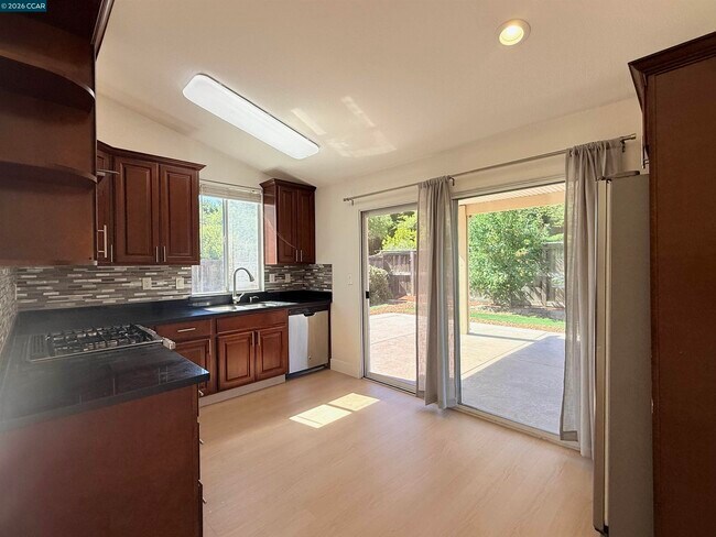 Building Photo - 1746 Highland Cir