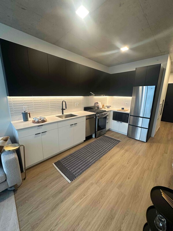 Photo - 1227 W Fulton St Apartment