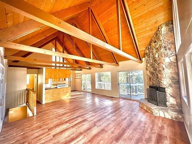 Foto del edificio - commuter friendly home