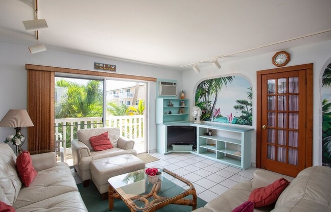 Building Photo - 3 bedroom 2 Bathroom Furnished Condo