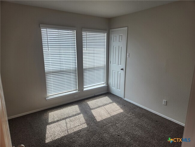 Building Photo - 8940 Ranger Smt Rd