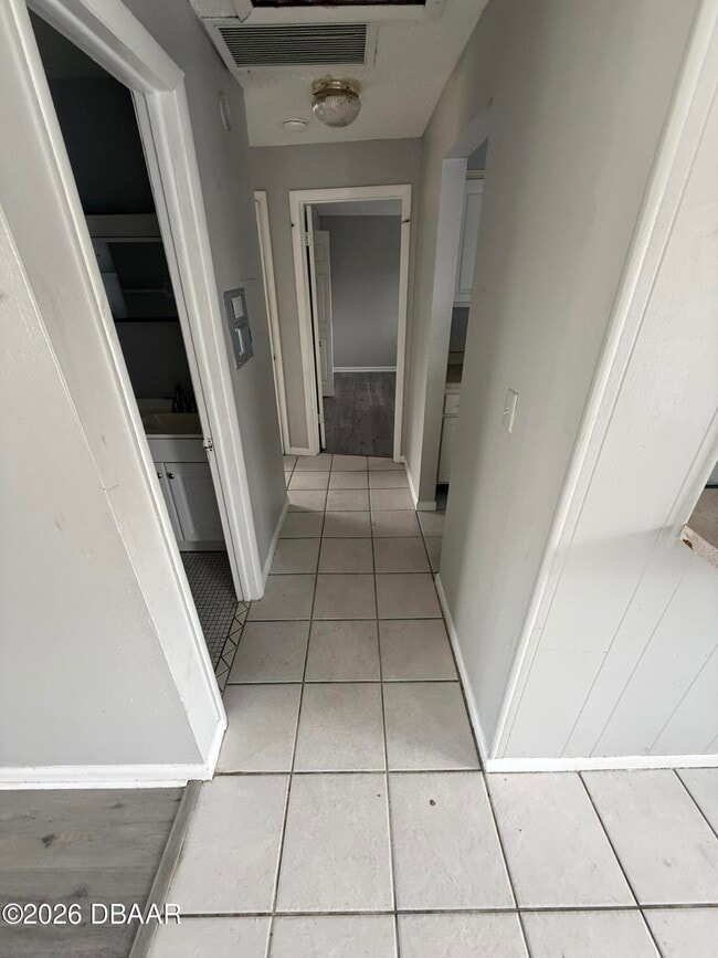 Building Photo - 1850 S Park Ave