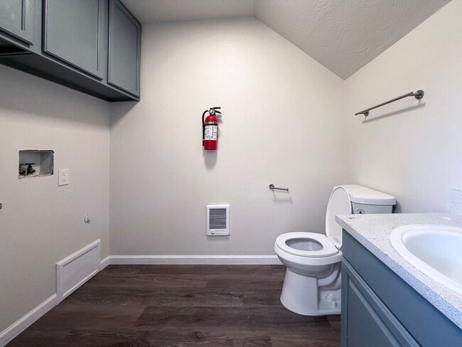 Building Photo - 2447 Roosevelt Blvd