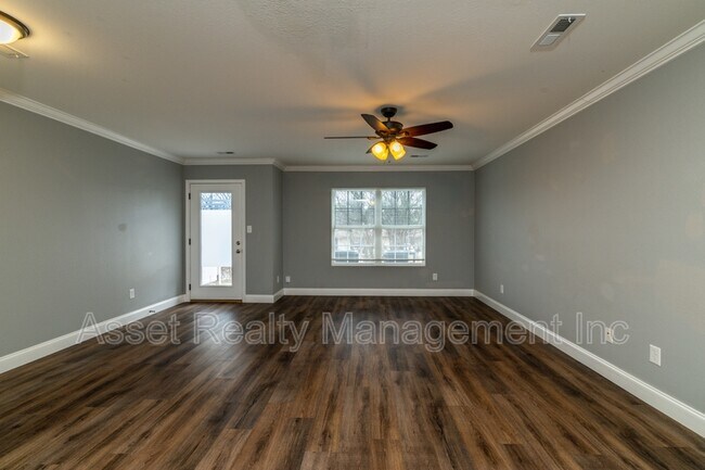 Foto del edificio - 924 Warrior Hill Dr