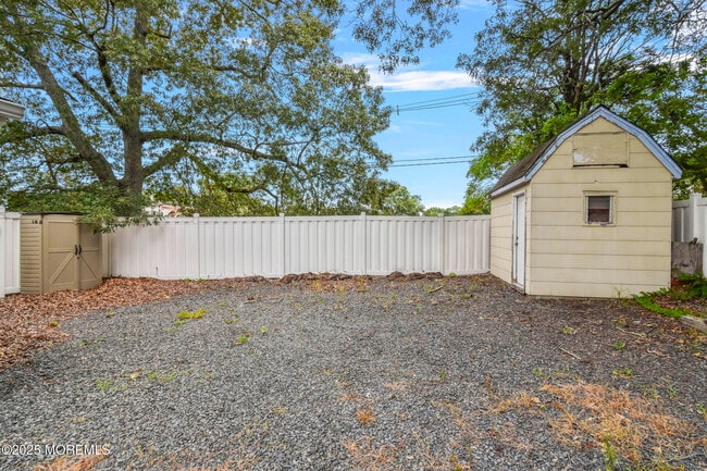 Building Photo - 811 US-9