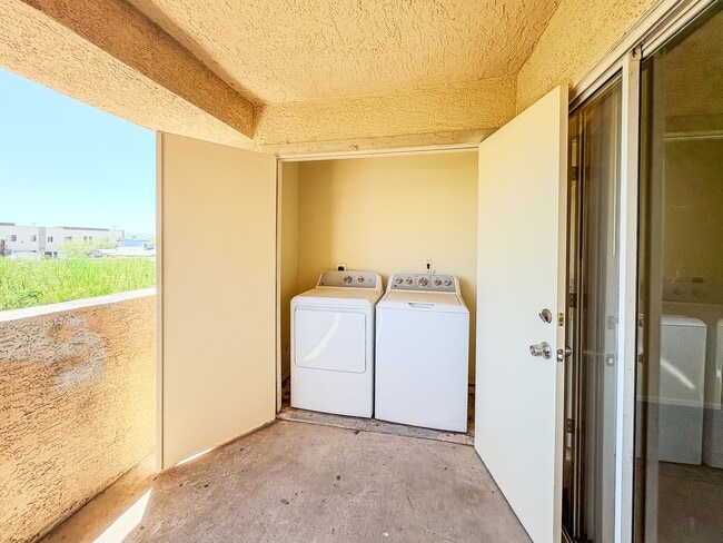 Building Photo - Papago Palms