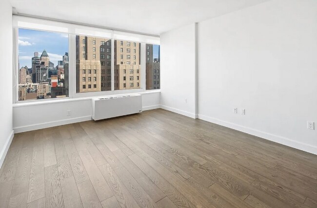 Building Photo - 312 W 33rd St