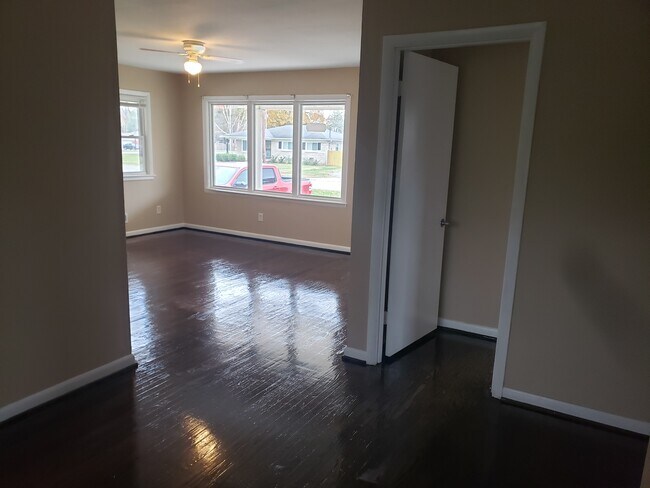 Foto del edificio - 5703 Bunning Dr