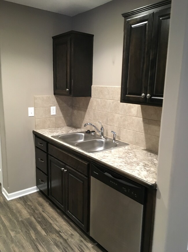 Foto del edificio - Newer 3 Bed Townhome in Grain Valley