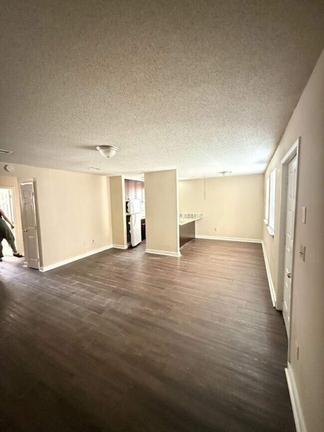 Building Photo - Downstairs unit available now