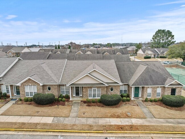 Foto del edificio - Elegant Townhome with Open Floor Plan and Modern Upgrades!