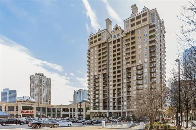 Foto principal - 3334 Peachtree Rd NE