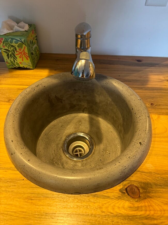 Building Photo - 342 S Mount Vernon Ave