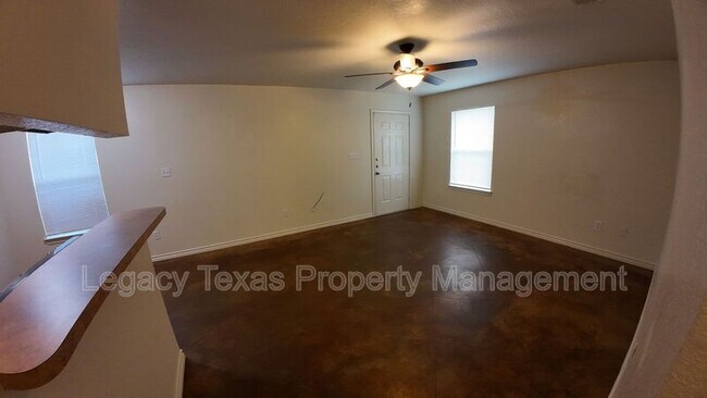 Building Photo - 1322 Country Club Rd