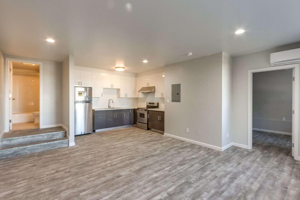 Foto principal - 3271 Kempton Ave