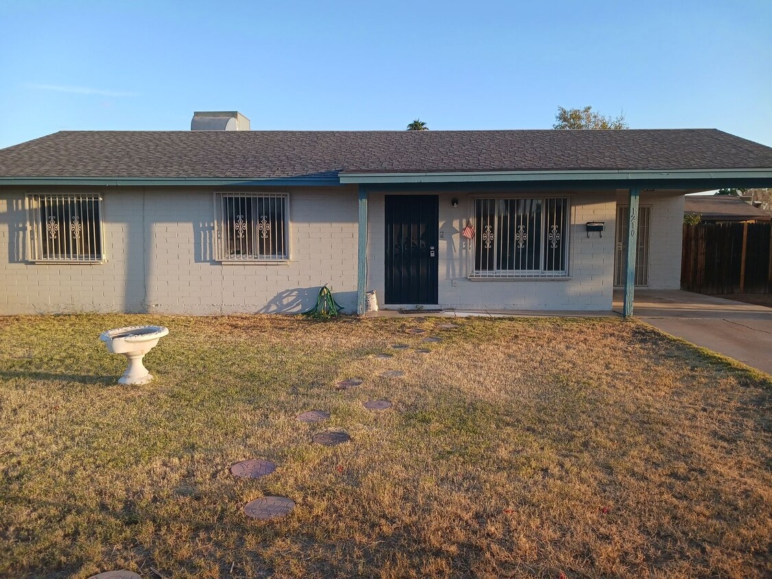 Foto principal - Amazing 3 Bedroom 2 Bath home in Tempe