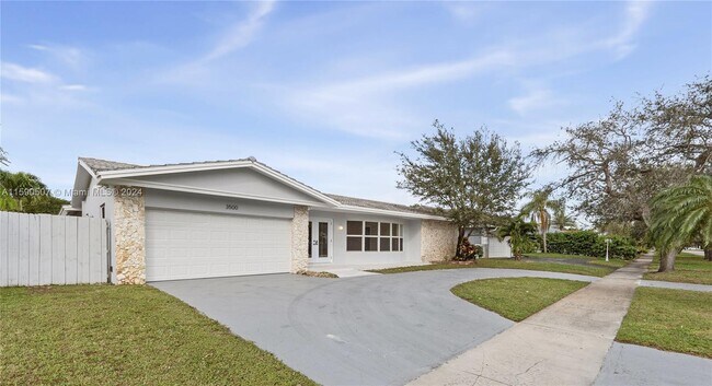 Building Photo - 3500 N Park Rd