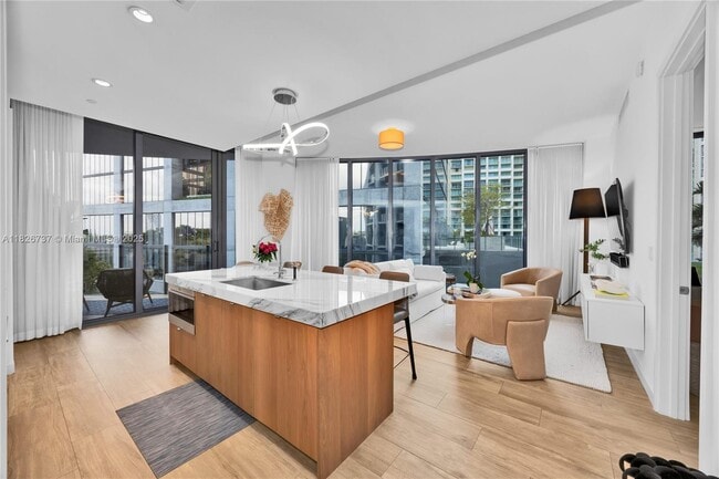 Building Photo - 2831 S Bayshore Dr