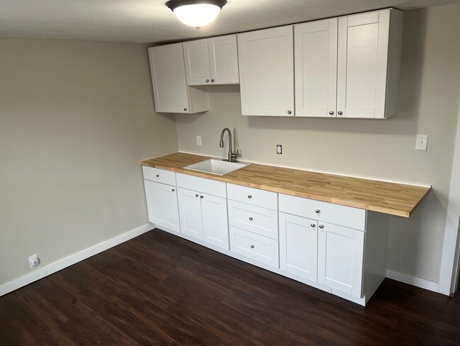 Photo - 206 W Eads Pkwy Apartment