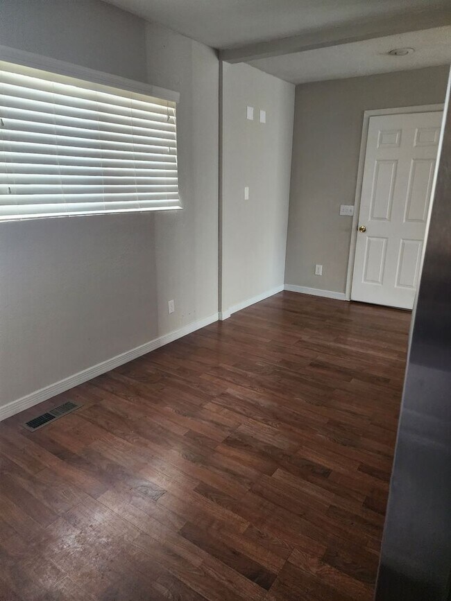 Building Photo - 2817 N Mann Dr