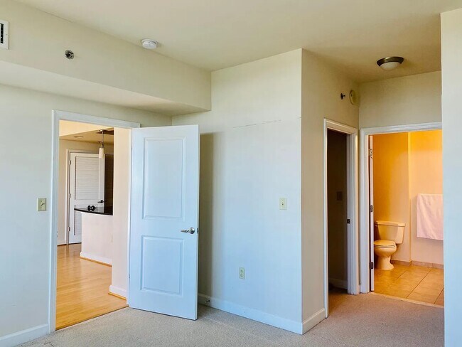 Building Photo - 5750 Bou Ave