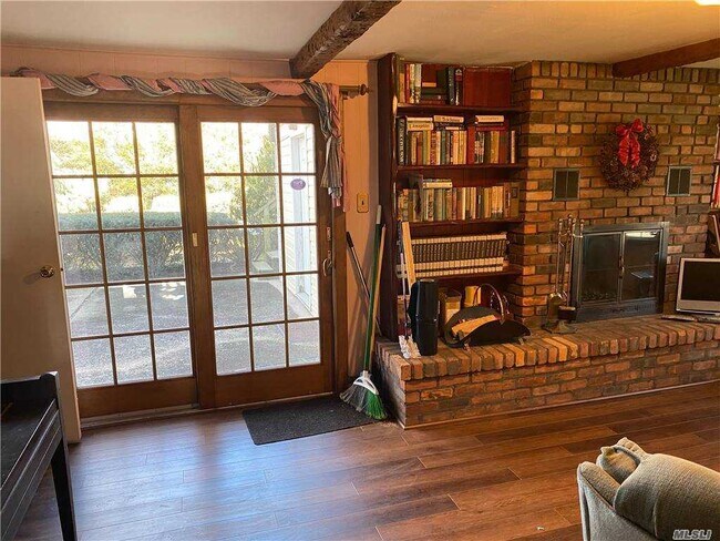 Building Photo - 5 Don Way