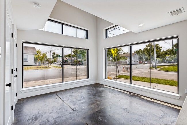 Building Photo - 501 N 67th St