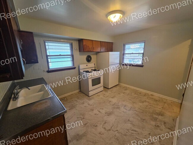Foto del edificio - 7204 Lindberg Ave