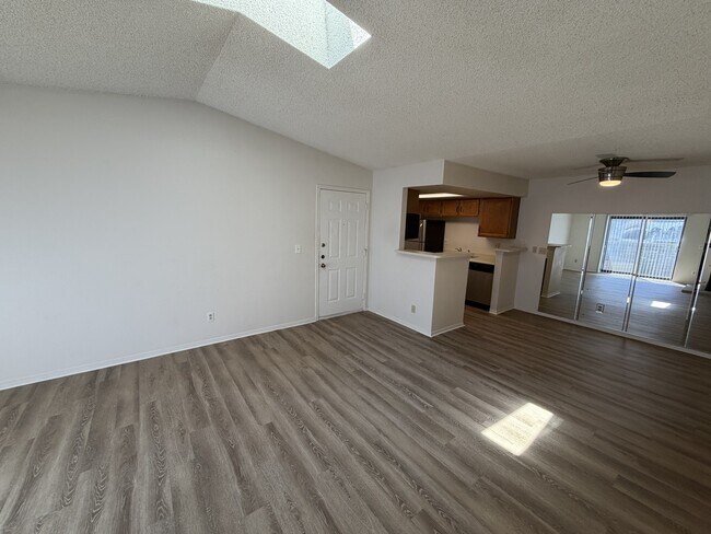Building Photo - 923 S Zeno Way