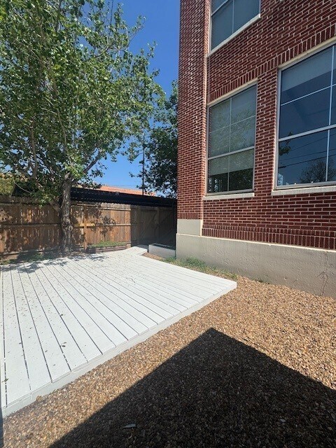 Building Photo - 1312 Live Oak St